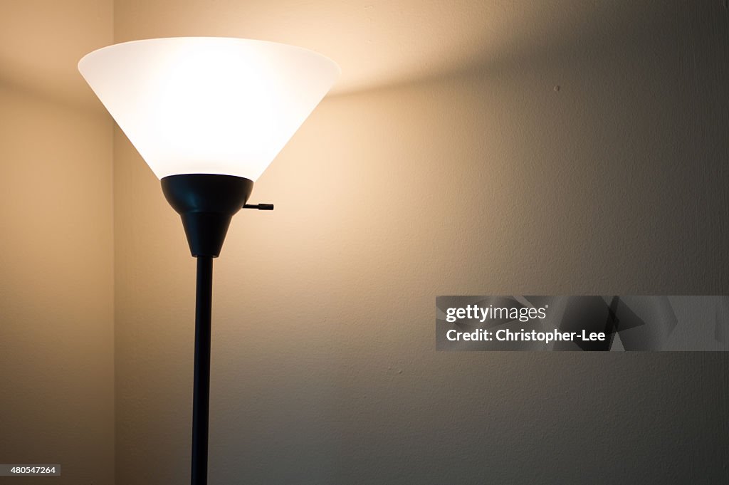 Stehlampe mit Licht auf