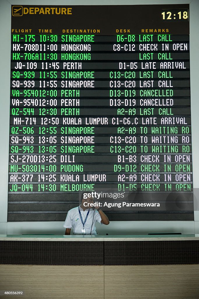 Bali Flights Resume Following Disruptions Due To Volcanic Ash From Mount Raung