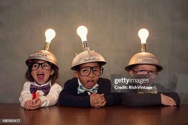 junge intelligente kinder nerds in denken - indian kid inspiration stock-fotos und bilder