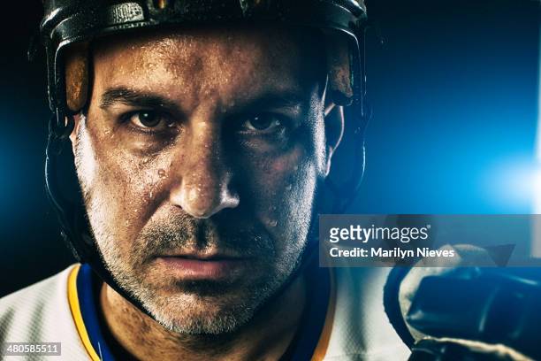 hockey-spieler, porträt - hockey player stock-fotos und bilder