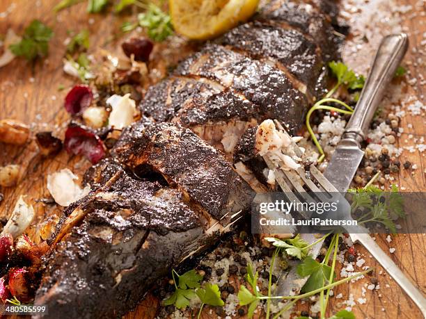 lubina con especias cajún - al horno fotografías e imágenes de stock