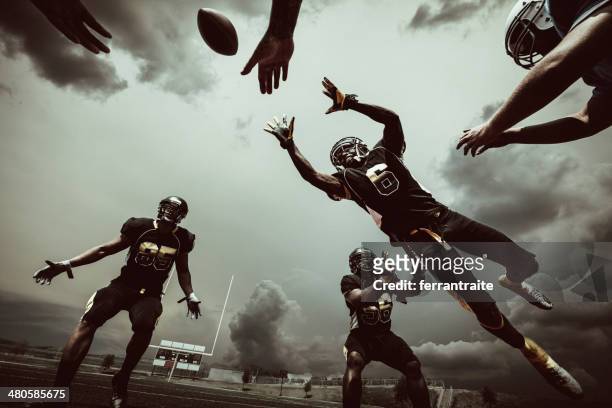 american football match - tackle american football player stockfoto's en -beelden