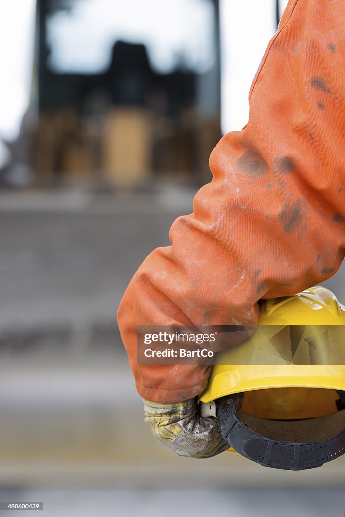 Handwerker und Mechaniker bei der Arbeit mit seinem tools.