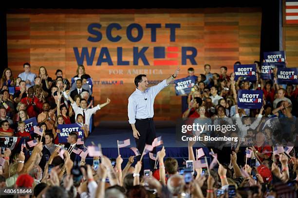 Scott Walker, governor of Wisconsin, waves to attendees during his presidential campaign announcement in Waukesha, Wisconsin, U.S., on Monday, July...