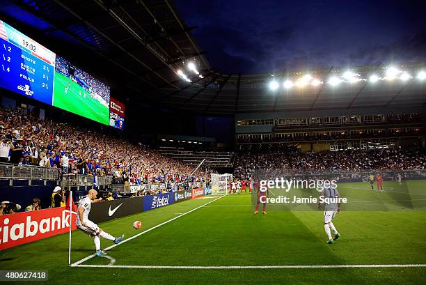 Michael Bradley of the USA takes a corner kick during the CONCACAF Gold Cup match against Panama at Sporting Park on July 13, 2015 in Kansas City,...