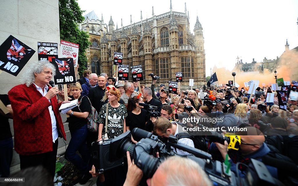 Brian May Leads Anti-Fox Hunting Rally