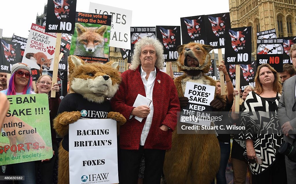 Brian May Leads Anti-Fox Hunting Rally