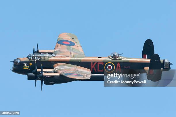 avro lancaster - bombardeiro lancaster imagens e fotografias de stock