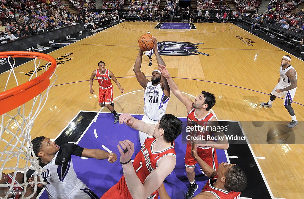 Milwaukee Bucks v Sacramento Kings