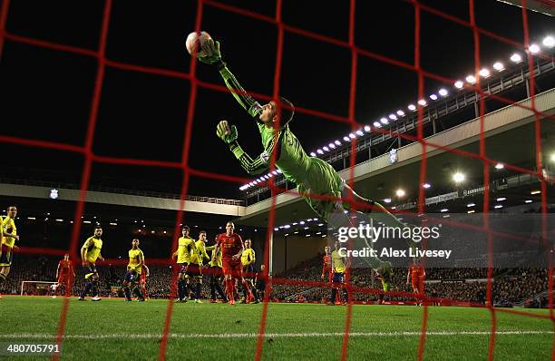 Vito Mannone of Sunderland is unable to stop Steven Gerrard of Liverpool scoring the first goal from a free-kick during the Barclays Premier League...