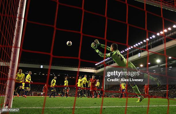 Vito Mannone of Sunderland is unable to stop Steven Gerrard of Liverpool scoring the first goal from a free-kick during the Barclays Premier League...
