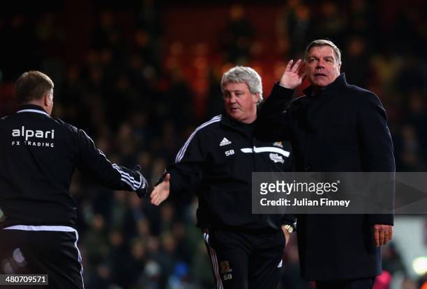 Manager Sam Allardyce of West Ham reacts to boos from the stand during the Barclays Premier League match between West Ham United and Hull City at...