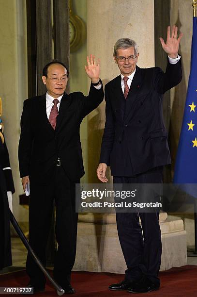 Xu Ping, Chairman of the board of directors of Dongfeng and Philippe Varin, Chairman of the PSA Peugeot Citroen arrive at the Elysee Palace for an...