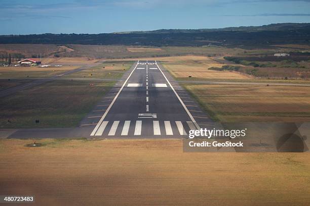 airport runway - molokai airport stock pictures, royalty-free photos & images