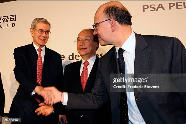 Philippe Varin, chairman of the PSA Peugeot Citroen; Xu Ping, chairman of the board of directors of Dongfeng; and French Finance Minister Pierre...