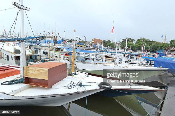 paotere traditional port - celebes stock pictures, royalty-free photos & images