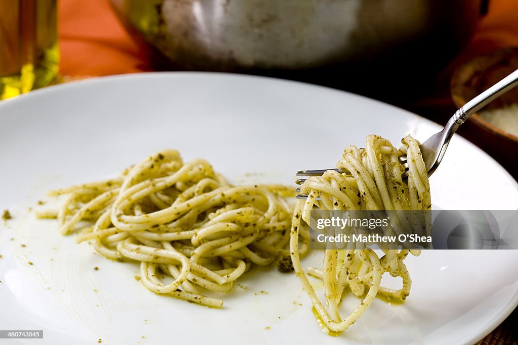 Spaghetti with pesto