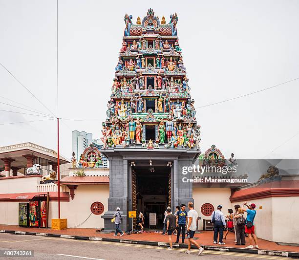 chinatown, the entrance of sri mariamman temple - sri mariamman tempel singapore stockfoto's en -beelden