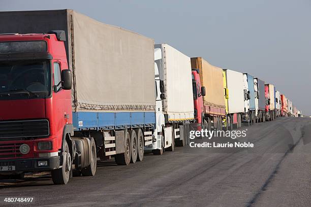 lorries queuing, turkemnistan border - trucks in a row stock pictures, royalty-free photos & images