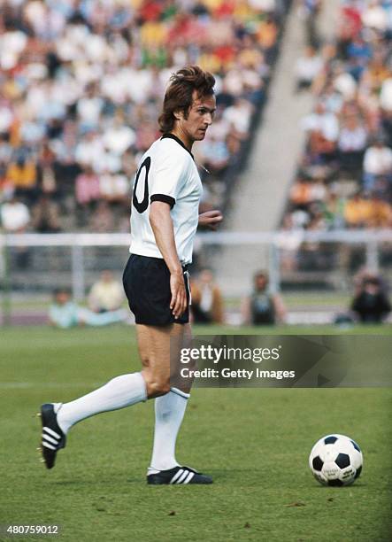 Wolfgang Overath of West Germany in action during the International Friendly match between West Germany and Brazil in Berlin on June 16, 1973 in...