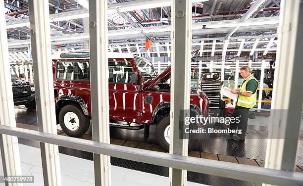 Range Rover Employee 161 Range Rover Production Line At Jaguar Land Rover Plant Stock Photos ...