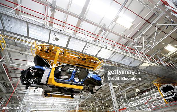 Land Rover Factory Line Range Rover Production Line At Jaguar Land Rover Plant Photos and ...