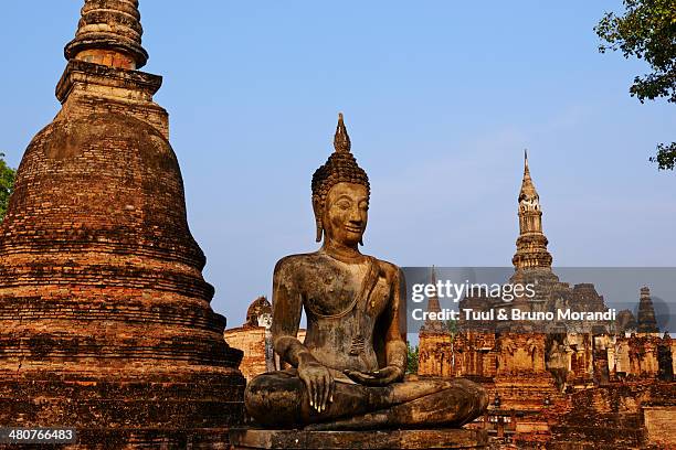 thailand, sukhothai historical park, wat mahatat - sukhothai historical park stock pictures, royalty-free photos & images