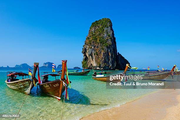 thailand, railay beach, hat tham phra nang beach - andamanensee stock-fotos und bilder