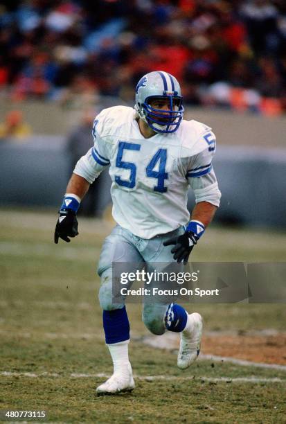 Chris Spielman of the Detroit Lions in action against the Chicago Bears during an NFL football game December 10, 1989 at Soldier Field in Chicago,...