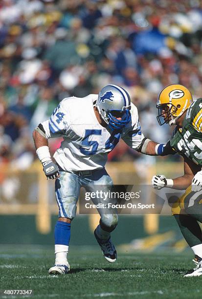 Chris Spielman of the Detroit Lions in action against the Green Bay Packers during an NFL football game October 15, 1995 at Lambeau Field in Green...