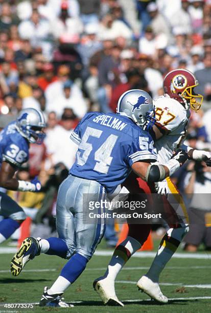 Chris Spielman of the Detroit Lions guard Coleman Bell of the Washington Redskins during an NFL football game October 22, 1995 at RFK Stadium in...