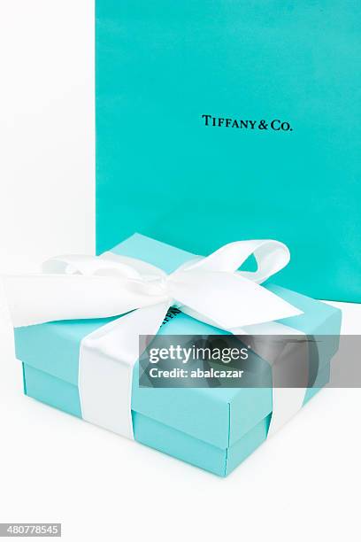 tiffany and co. gift box - tiffany box stock pictures, royalty-free photos & images