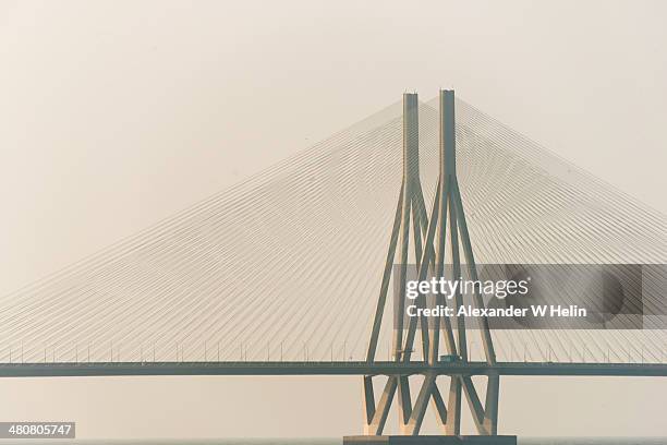 bandra-worli sealink - mumbai bridge fotografías e imágenes de stock