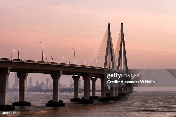 bandra-worli sealink - mumbai bridge fotografías e imágenes de stock