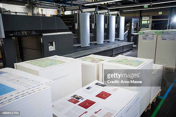 pallets of finished printed products in paper printing warehouse - article de presse photos et images de collection