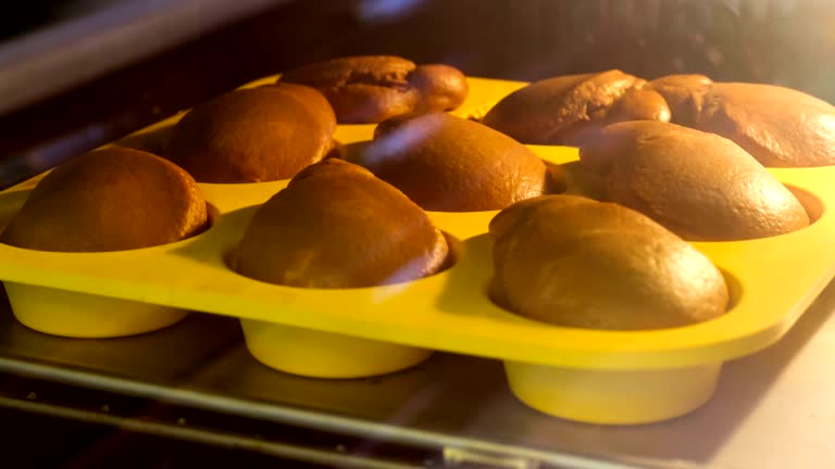 Muffin Exploding 166 Cake Explosion Stock Videos, Footage, & 4K Video Clips - Getty Images