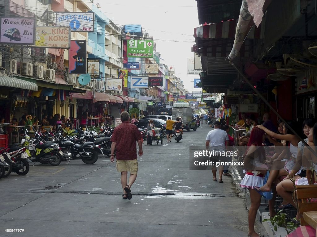 Thai girls along Soi 6, Pattaya Thailand