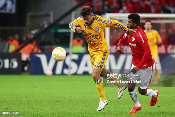Geferson of Internacional battles for the ball against Rafael Sobis of Tigres during the match between Internacional v Tigres as part of Copa...