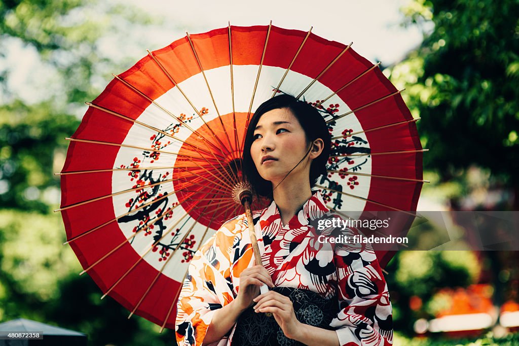 Fancy kjole Indigenous Perfervid Japanese Woman With Oil Paper Umbrella High-Res Stock Photo - Getty Images