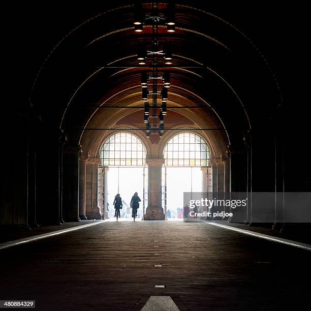 bicycle corridor under the rijksmuseum - rijksmuseum stockfoto's en -beelden