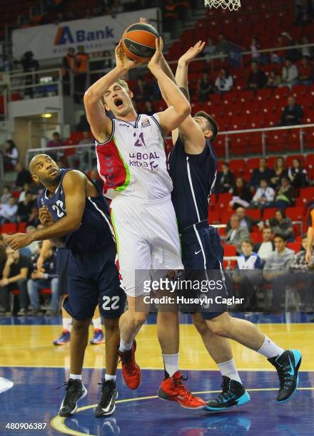 Tibor Pleiss, #21 of Laboral Kutxa Vitoria competes with Deniz Kilicli, #13 of Anadolu Efes Istanbul in action during the 2013-2014 Turkish Airlines...
