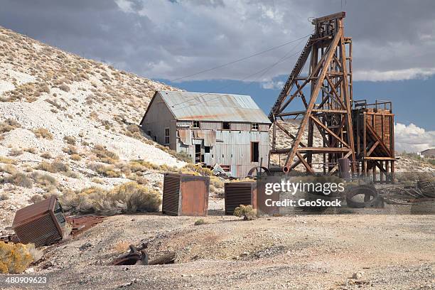 mining headframe, tonopah, nevada - tonopah nevada stock pictures, royalty-free photos & images