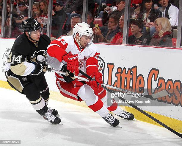 Brian Lashoff of the Detroit Red Wings and Chris Kunitz of the Pittsburgh Penguins battle for the puck in the corner during an NHL game on March 20,...