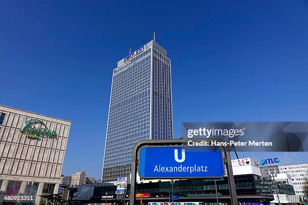 berlin, alexanderplatz, germany - underground sign 個照片及圖片檔