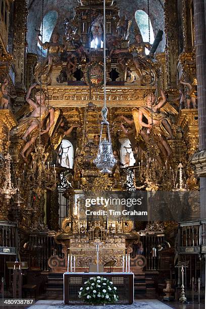 altar in cathedral santiago de compostela, spain - santiago de compostela cathedral stock-fotos und bilder