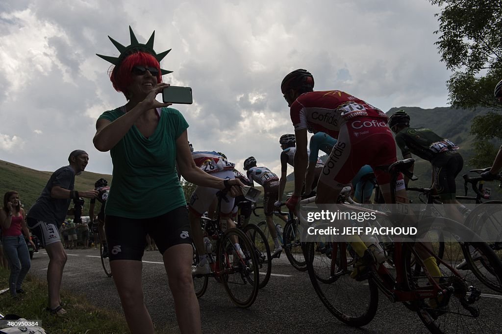 CYCLING-FRA-TDF2015-FANS