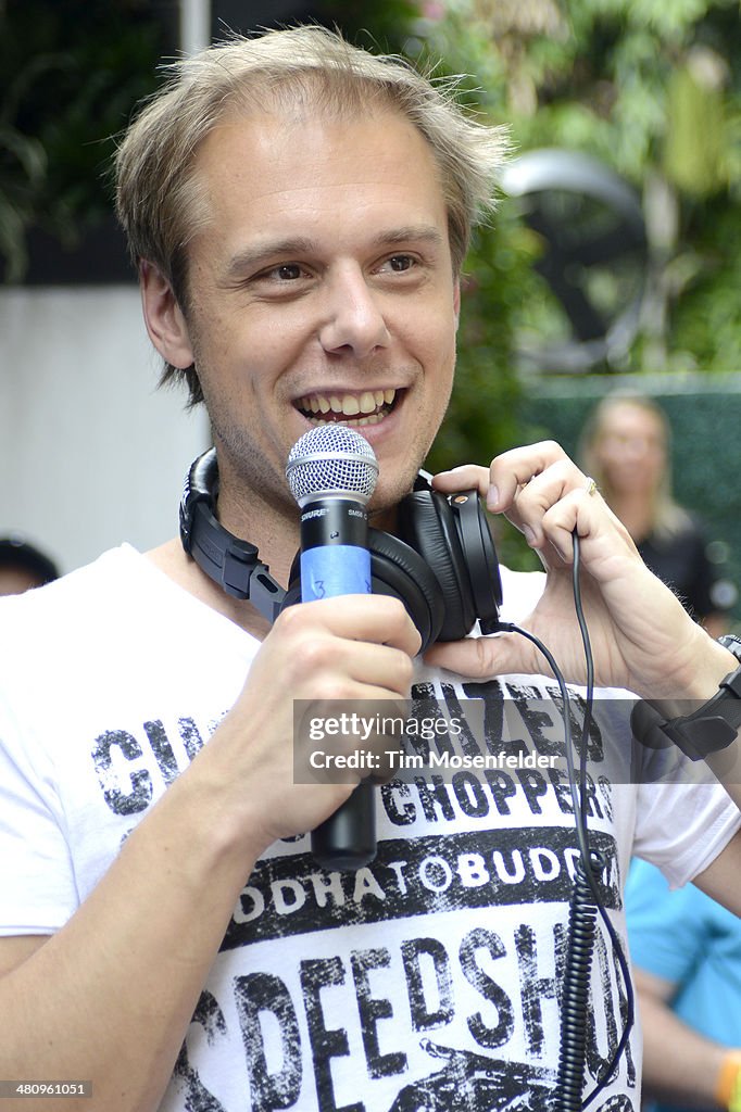 Armin van Buuren Launches The Philips A5-PRO Professional DJ Headphones