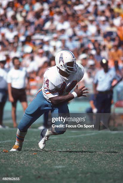 Earl Campbell of the Houston Oilers in action against the Washington Redskins during an NFL football game September 2, 1979 at RFK Stadium in...