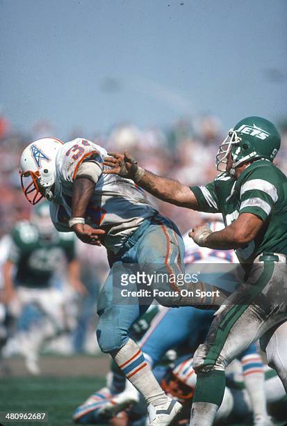 Earl Campbell of the Houston Oilers in action against the New York Jets during an NFL football game September 27, 1981 at Shea Stadium in the Queens...
