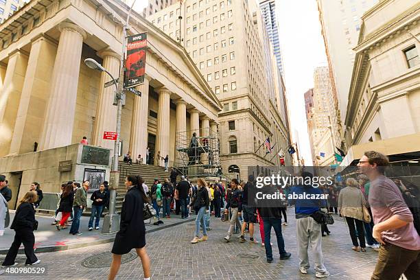 tourists at broad street - new york stock exchange people stock pictures, royalty-free photos & images